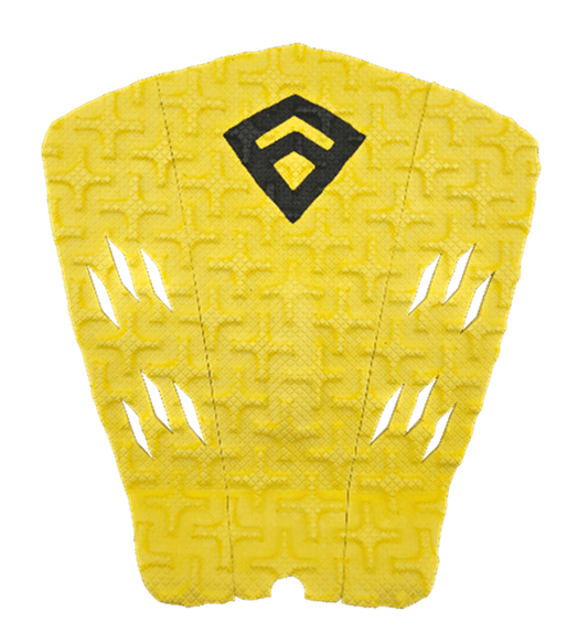 Pad de Surf modèle Peter Mendia III de couleur jaune avec le logo Freak Traction de couleur noire - CM Surfing