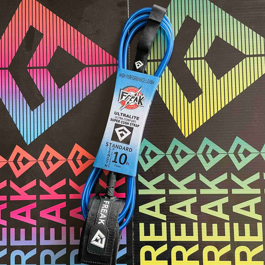 Leash de Surf Freak Traction de taille 10' modèle Standard 7mm de couleur bleu transparent avec le strap et les scratchs noirs - CM Surfing